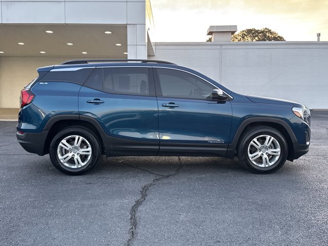Used 2020 GMC Terrain SLE w/ Driver Convenience Package image 2