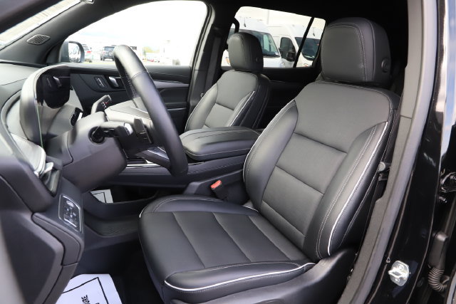 Used 2025 Buick Enclave Preferred AWD/4WD image 13