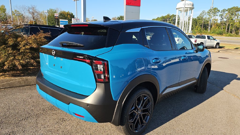 New 2027 Nissan Kicks SR w/ SR Premium Package FWD image 3