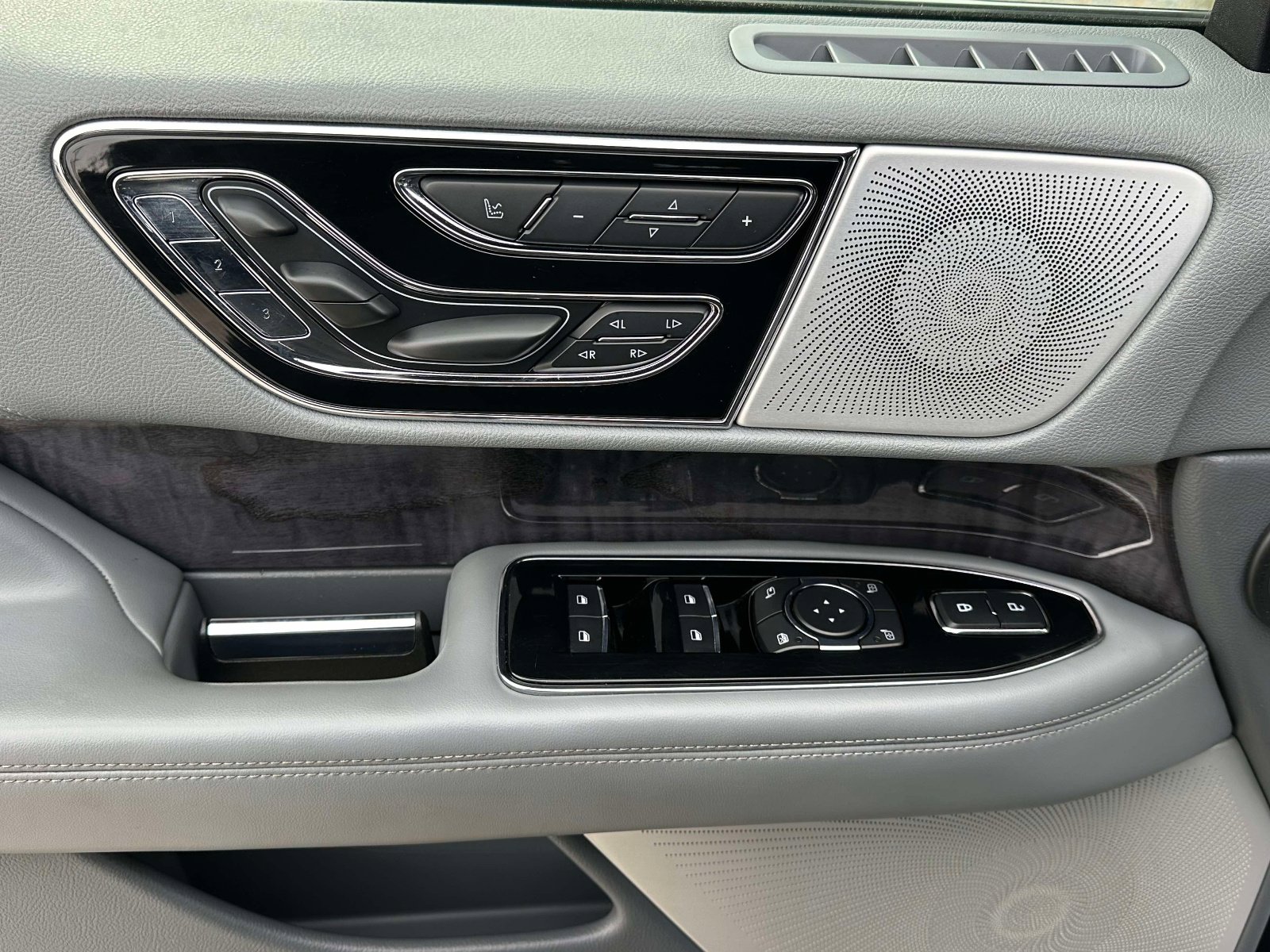 Used 2019 Lincoln Navigator Reserve w/ Cargo Package image 25