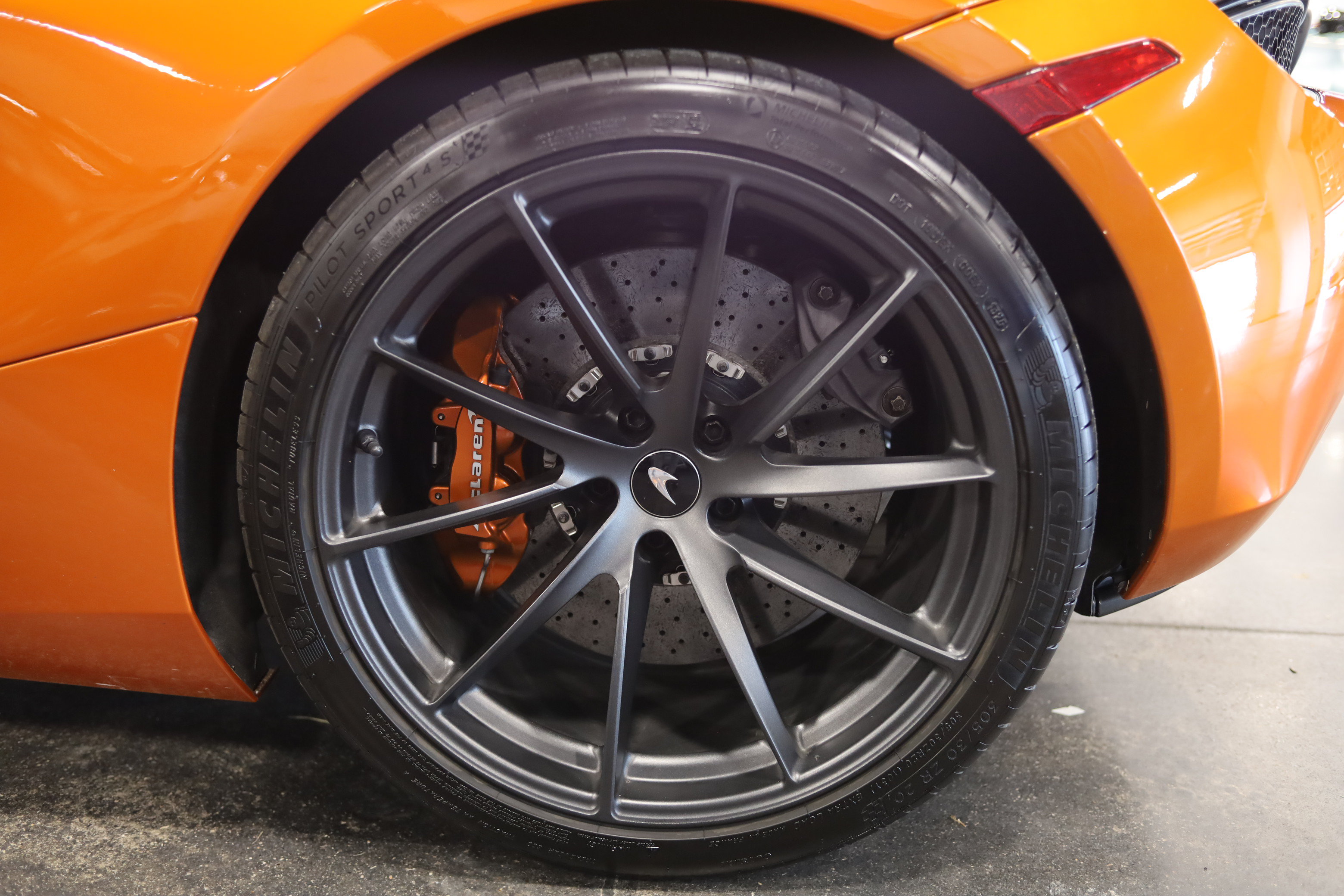 Used 2019 McLaren 720S Performance RWD image 11