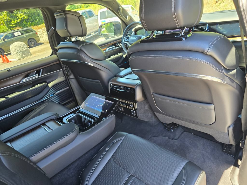Used 2025 Jeep Grand Wagoneer 4WD image 30