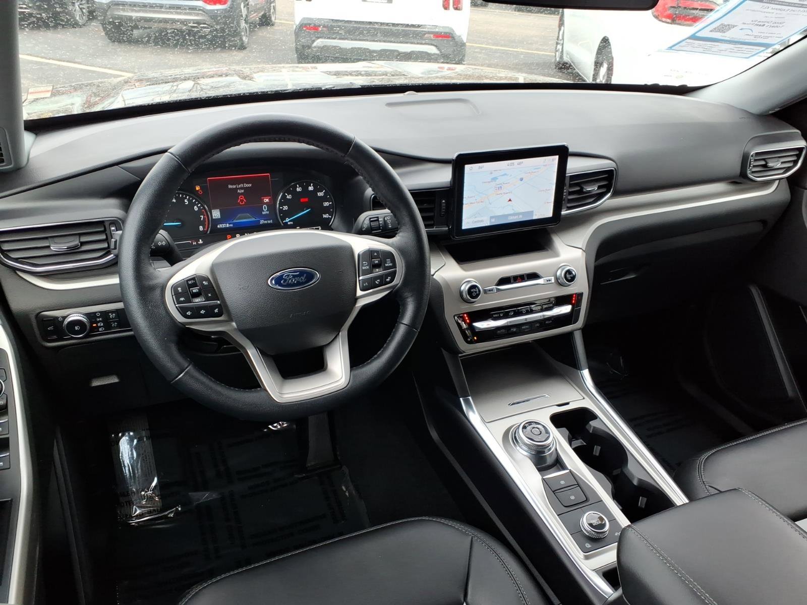 Used 2023 Ford Explorer XLT w/ Equipment Group 202A image 5