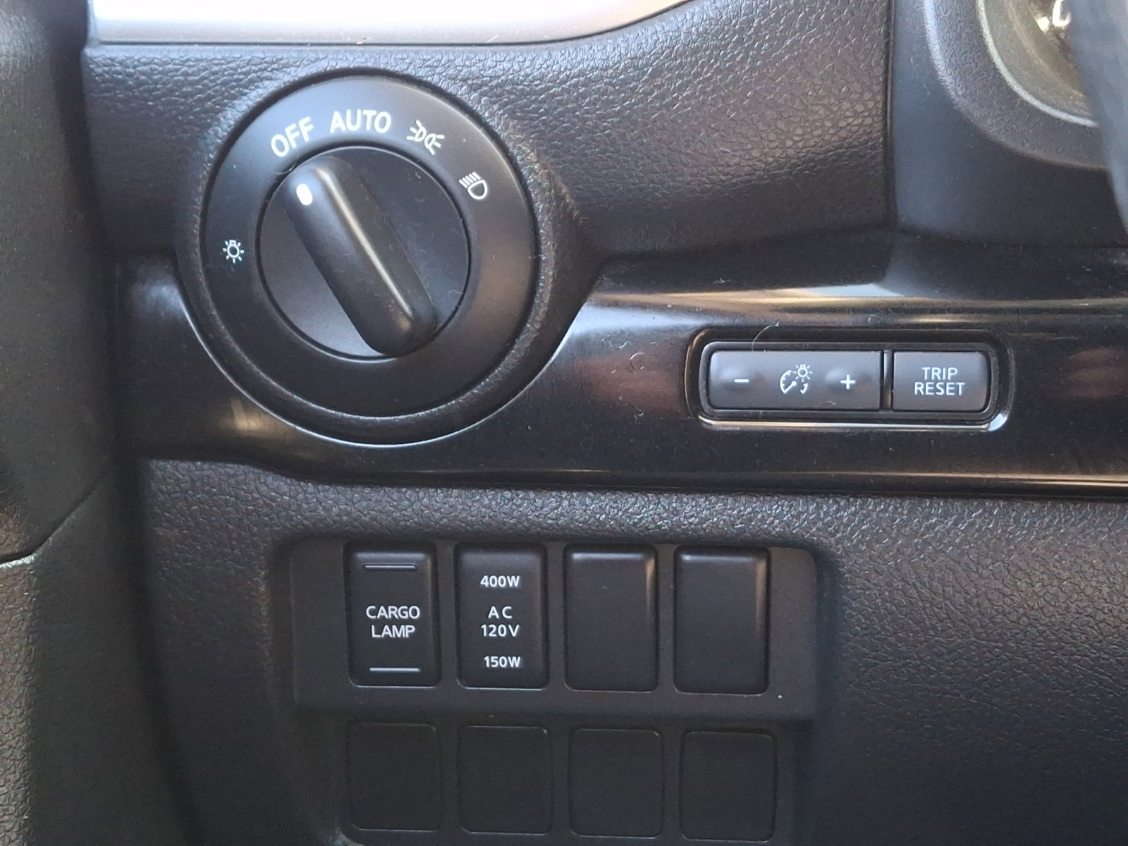 Used 2021 Nissan Titan SV w/ SV Convenience Package image 23