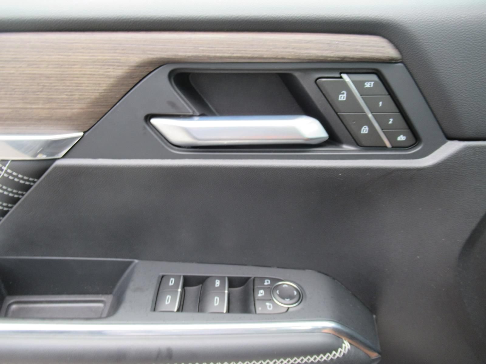 Used 2025 GMC Acadia Denali FWD image 22