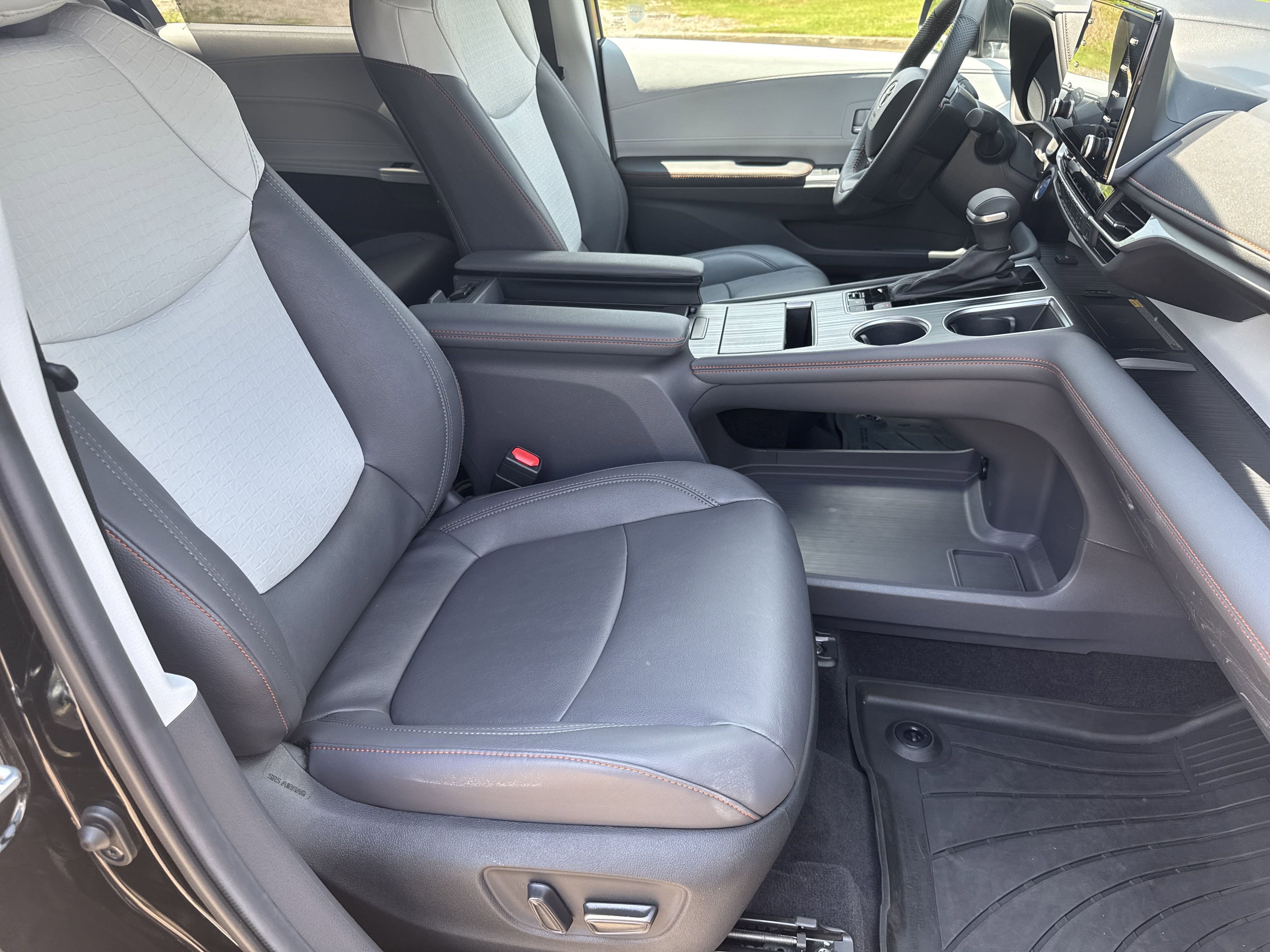 Used 2024 Toyota Sienna XSE w/ XSE Plus Package image 13