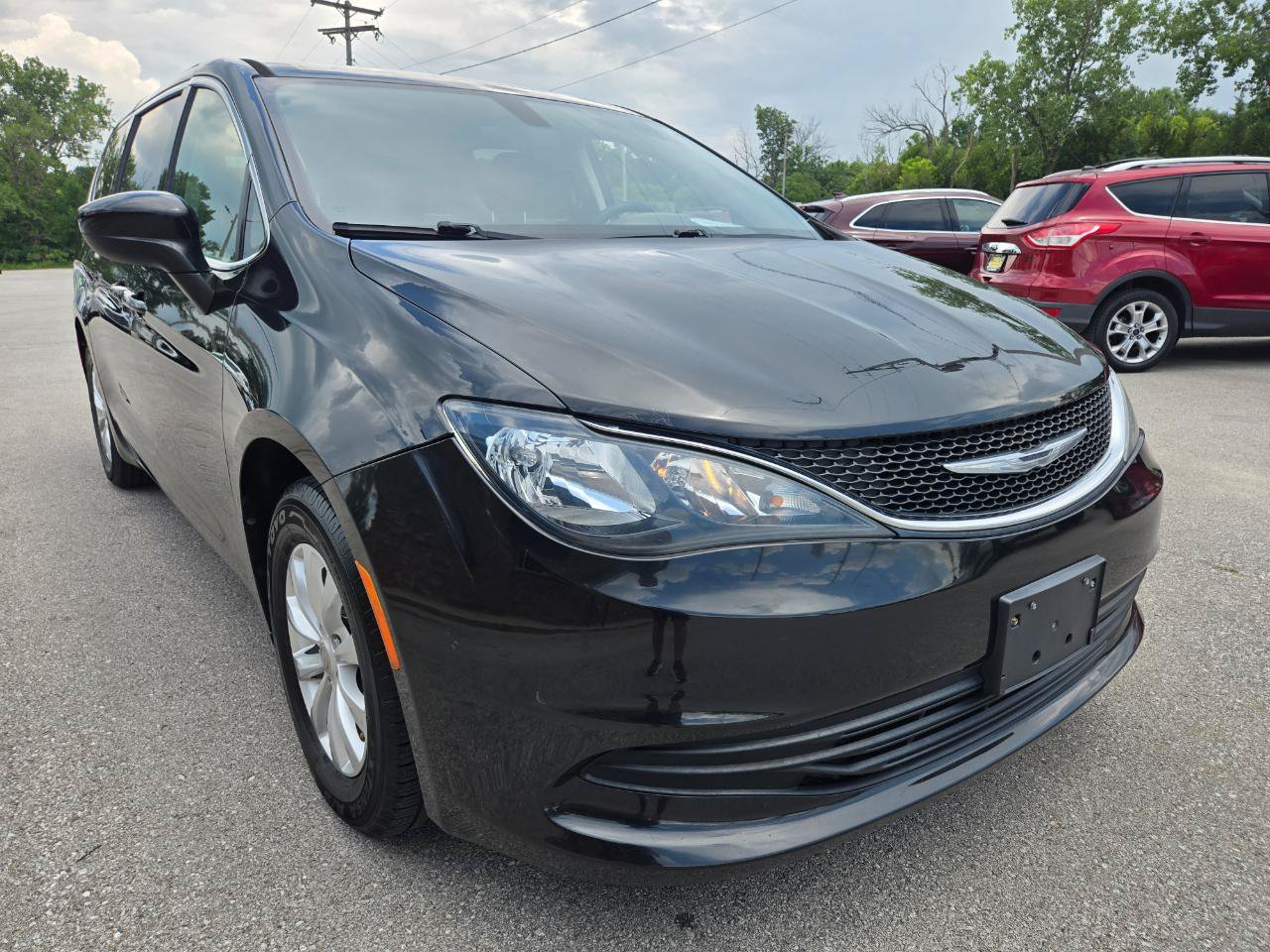 Used 2018 Chrysler Pacifica LX w/ Tire & Wheel Group FWD image 3