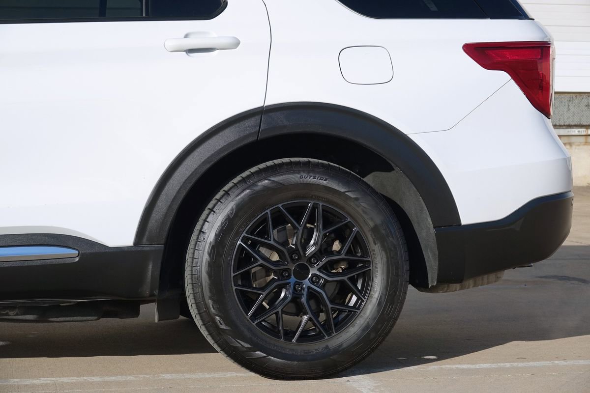 Used 2020 Ford Explorer XLT image 24