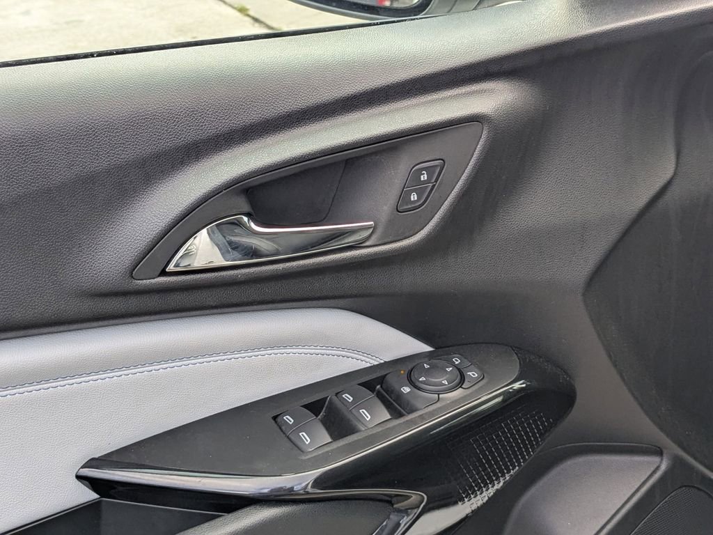 Used 2025 Chevrolet Trax LT w/ LT Convenience Package image 13