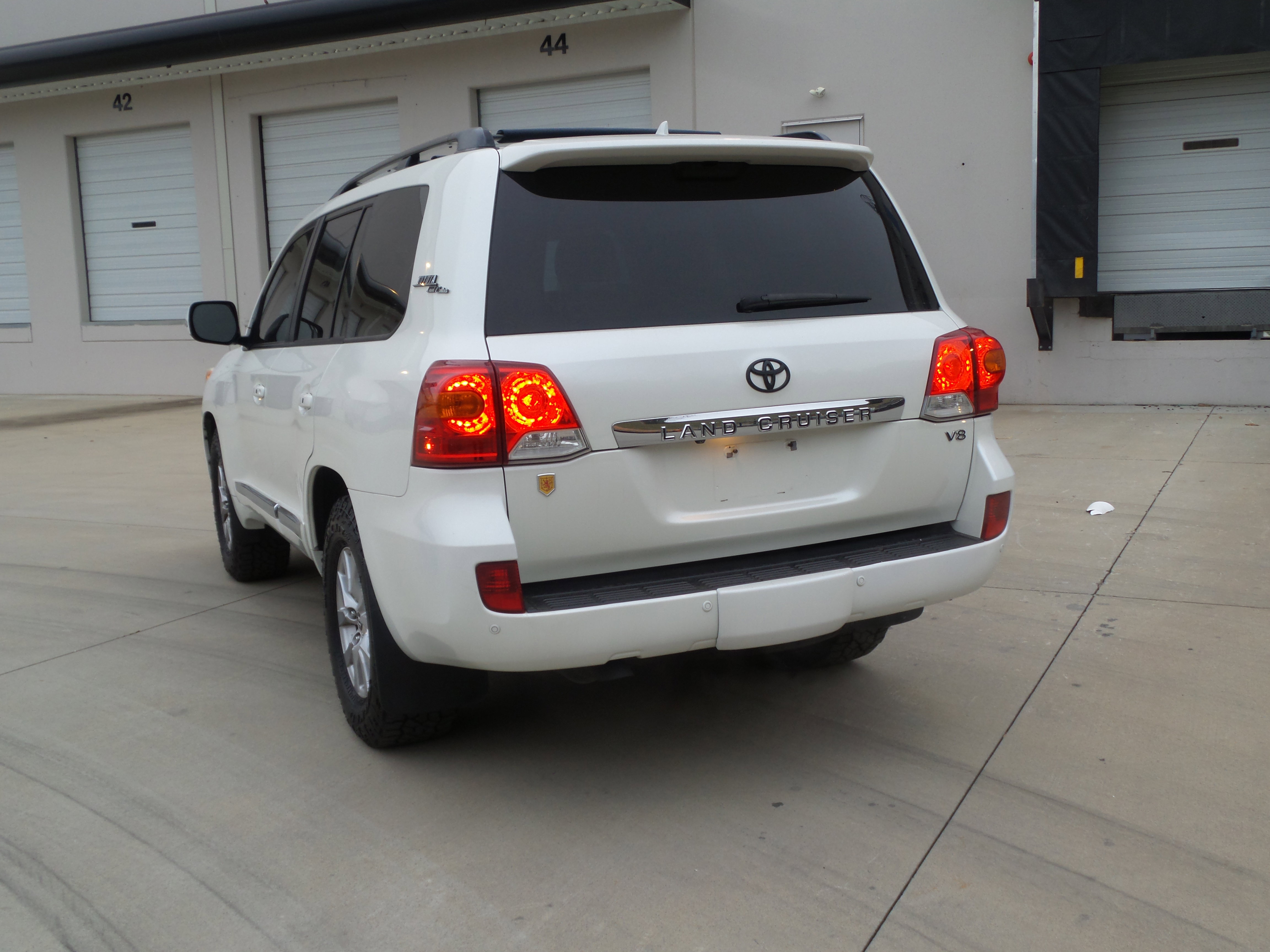 Used 2013 Toyota Land Cruiser image 36