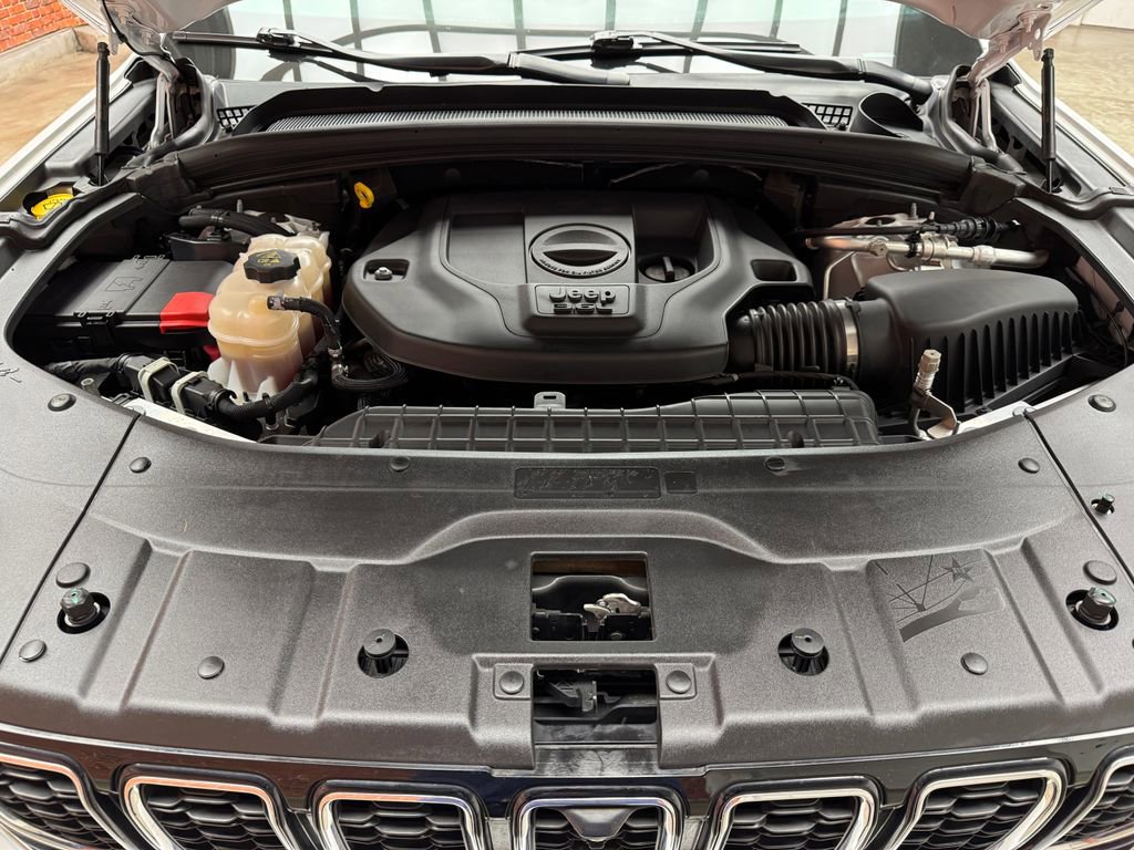 Used 2023 Jeep Grand Cherokee Limited w/ Luxury Tech Group II AWD/4WD image 28