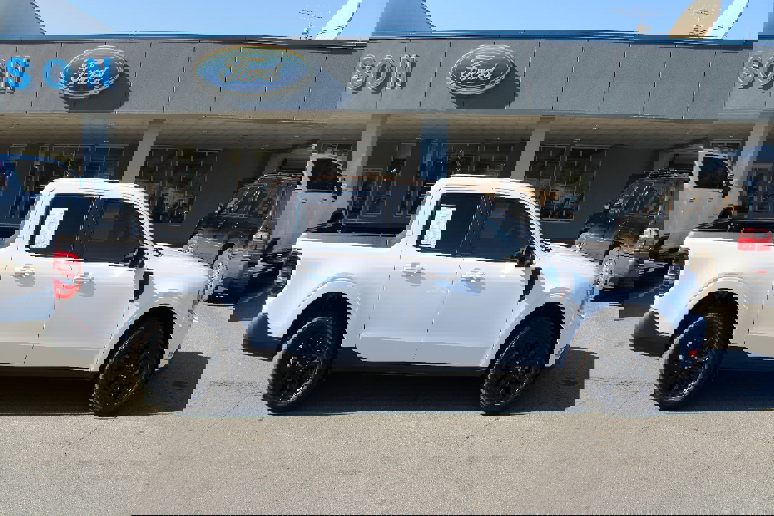 Used 2024 Ford Maverick Lariat w/ Black Appearance Package image 2