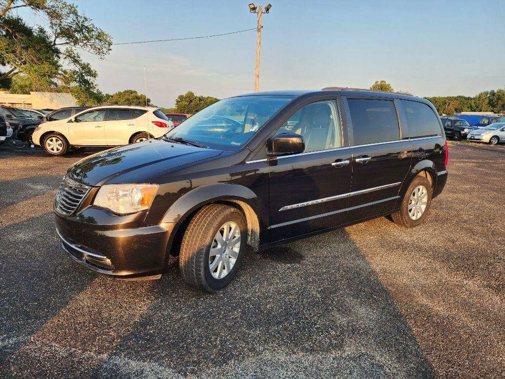 Used 2014 Chrysler Town & Country Touring w/ Driver Convenience Group FWD image 10