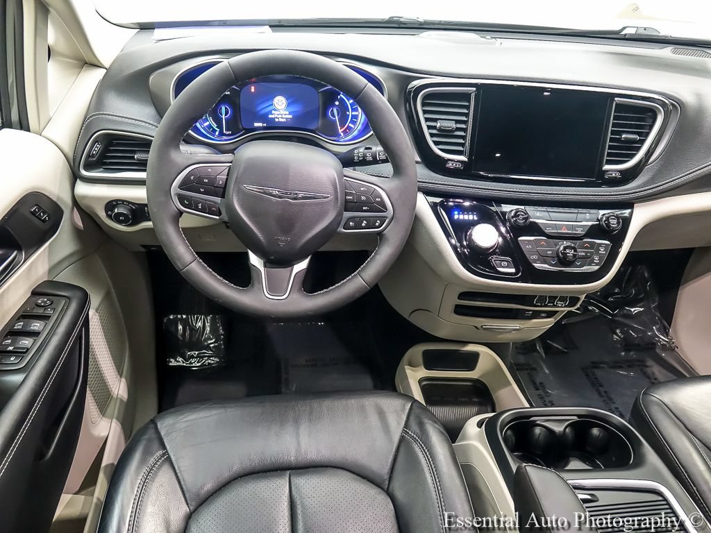 Used 2022 Chrysler Pacifica Touring-L FWD image 14