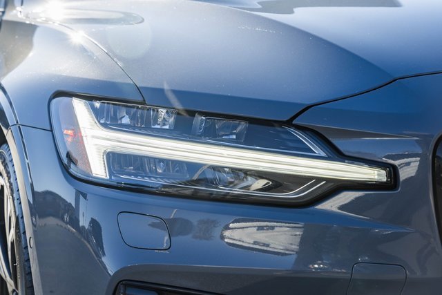 Used 2023 Volvo S60 T8 Plus image 12