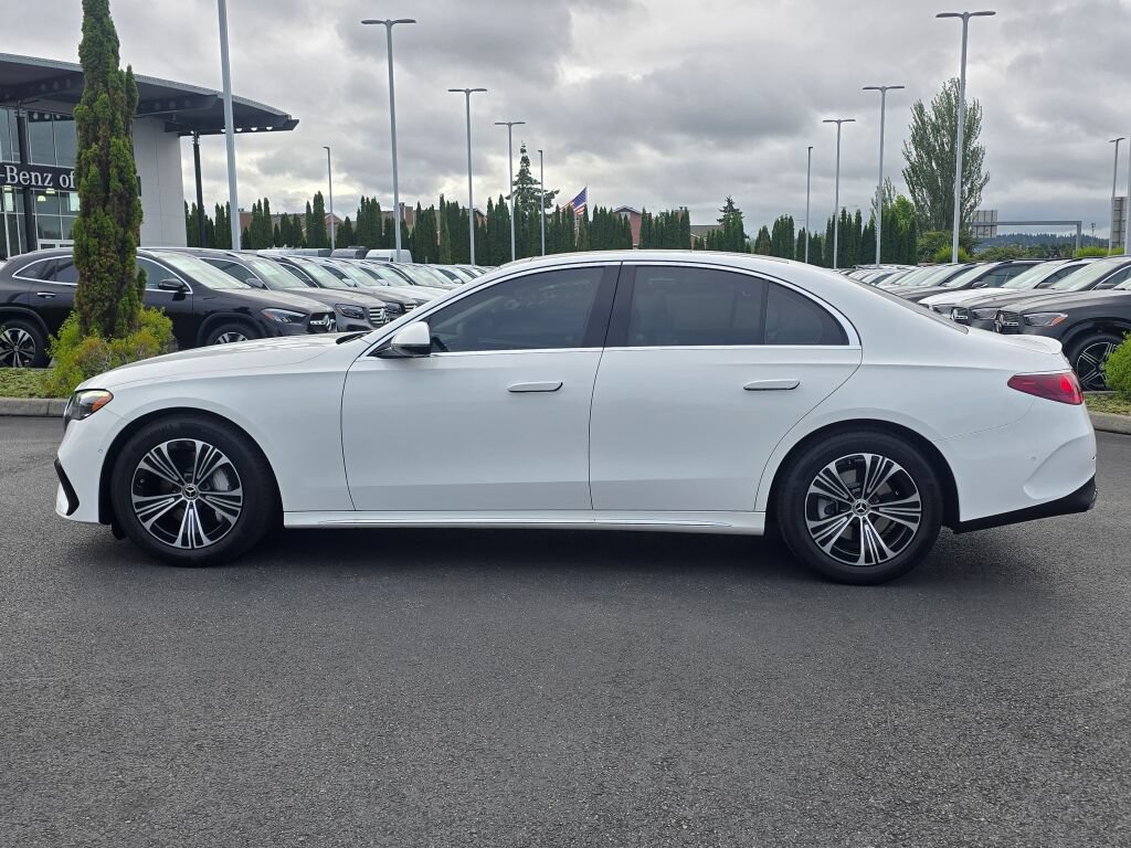 Used 2024 Mercedes-Benz E 350 4MATIC Sedan image 3