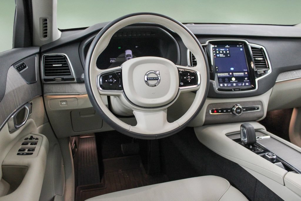 Certified 2024 Volvo XC90 B6 Plus w/ Protection Package Premier AWD/4WD image 17