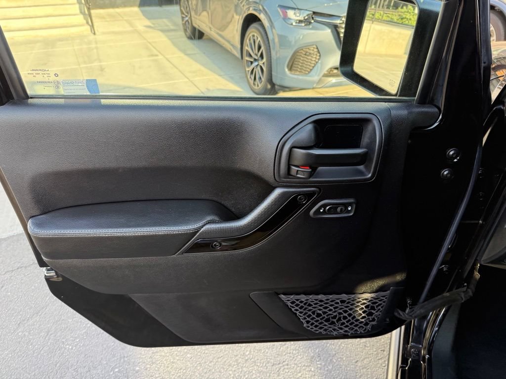 Used 2016 Jeep Wrangler Unlimited Sahara AWD/4WD image 30