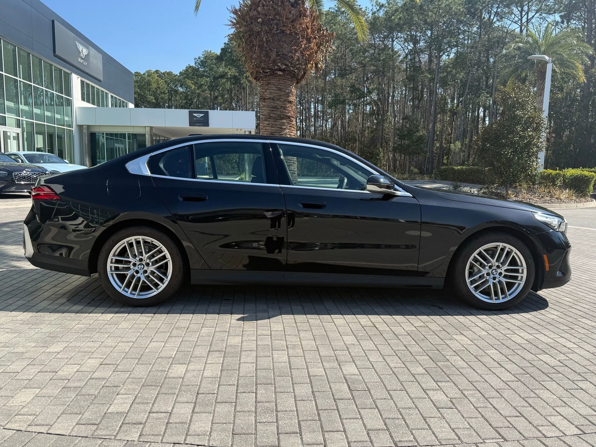 Used 2024 BMW 530i xDrive w/ Convenience Package image 5