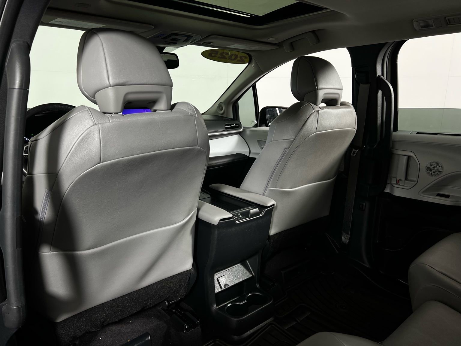 Used 2025 Toyota Sienna XLE w/ XLE Plus Package image 23