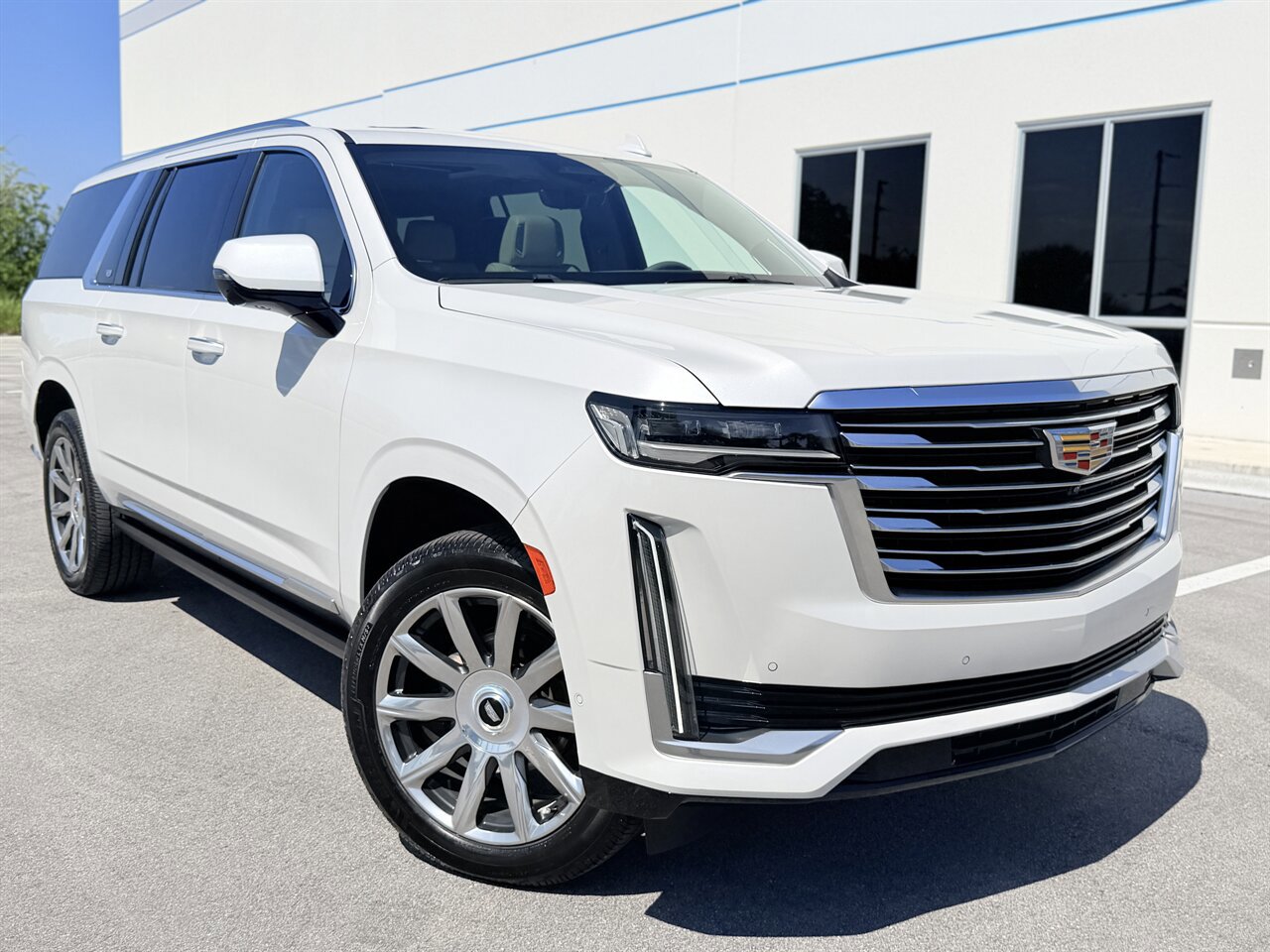 Used 2021 Cadillac Escalade ESV Premium Luxury Platinum AWD/4WD image 1