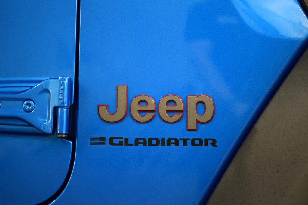 Used 2025 Jeep Gladiator Rubicon w/ Safety Group AWD/4WD image 18