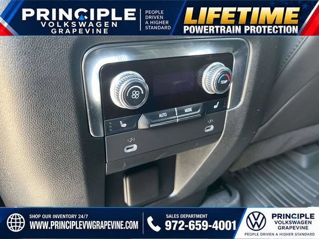 Used 2024 GMC Yukon AT4 w/ Technology Package AWD/4WD image 26