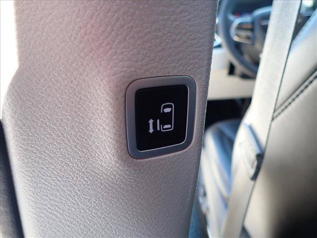 Used 2023 Chrysler Pacifica Touring-L AWD/4WD image 11