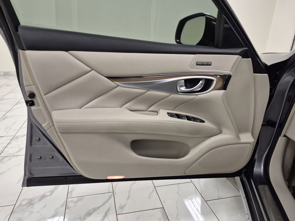 Used 2015 INFINITI Q70 L 5.6 w/ V8 Deluxe Technology Package image 23