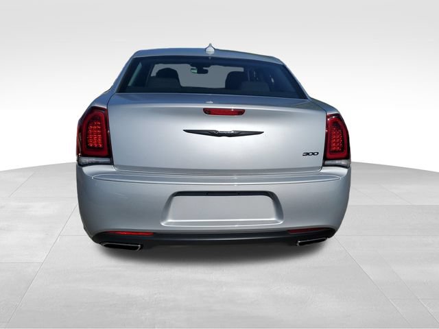 Used 2023 Chrysler 300 Touring w/ Sport Appearance Package RWD image 5