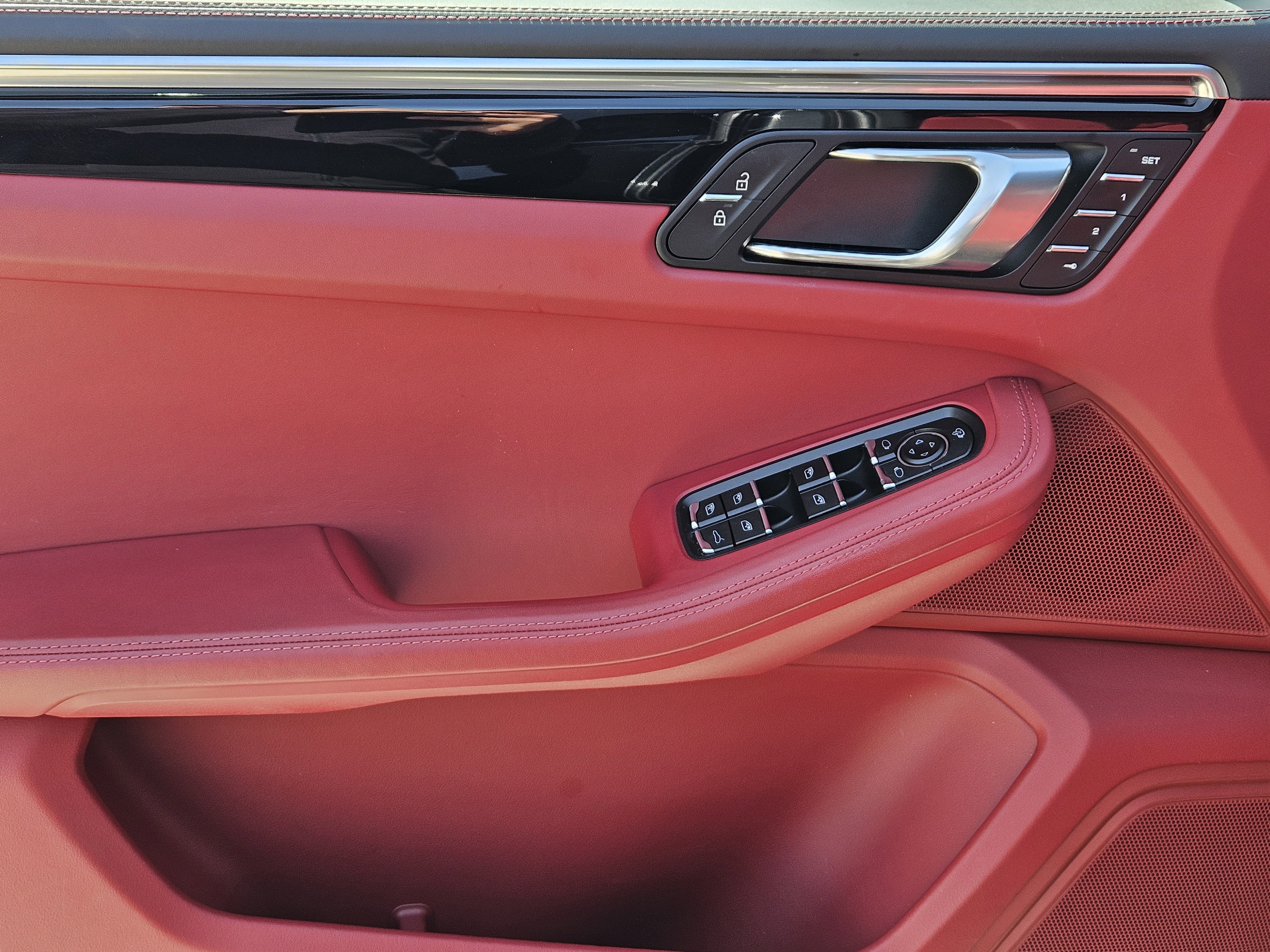 Used 2023 Porsche Macan Turbo image 22