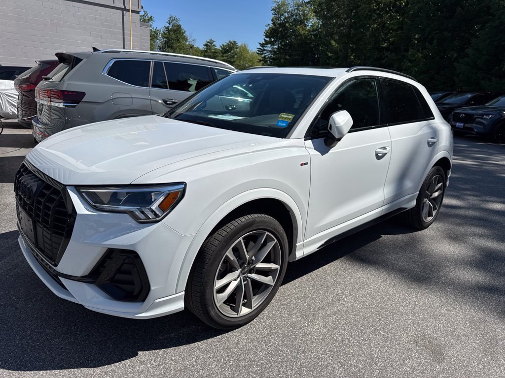 Used 2023 Audi Q3 2.0T Premium w/ Black Optic Sport Package AWD/4WD image 2