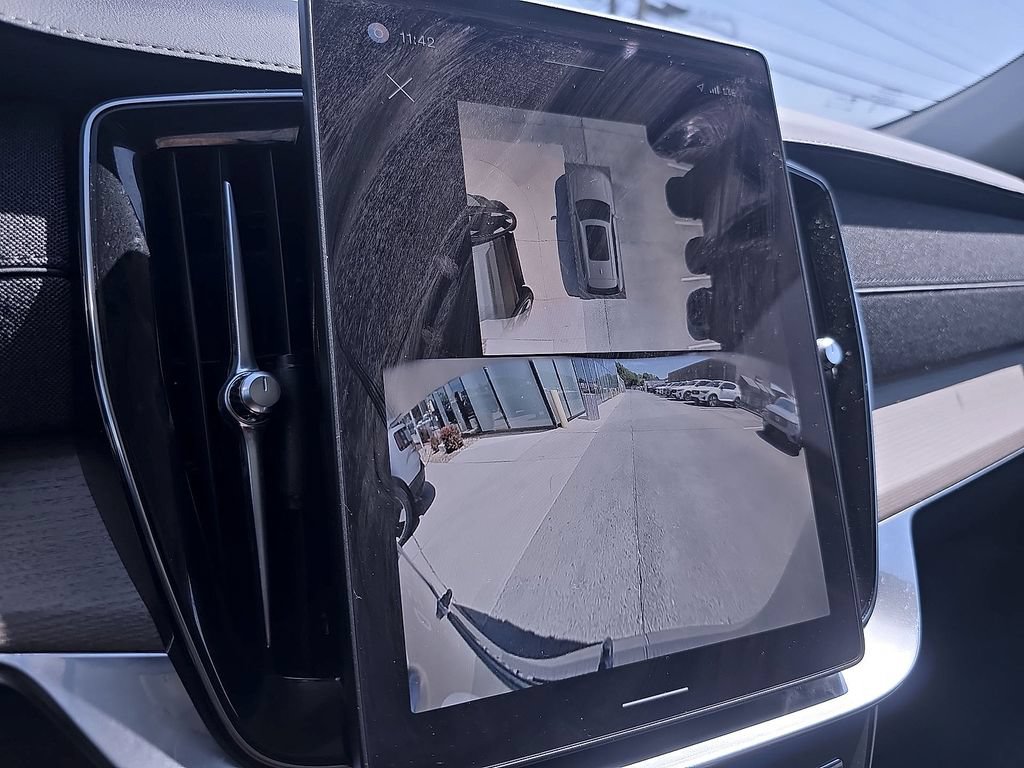 Certified 2025 Volvo XC90 B5 Plus AWD/4WD image 35