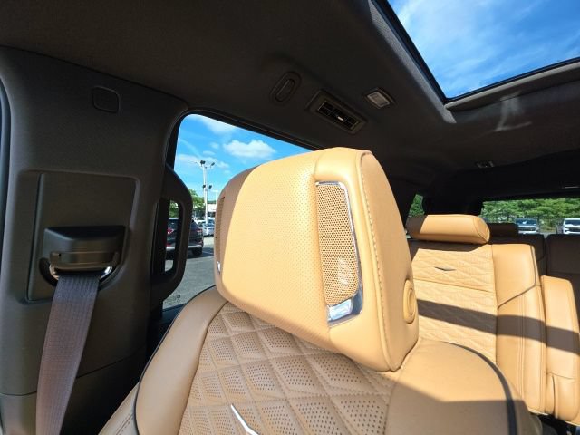 Used 2023 Cadillac Escalade Premium Luxury w/ LPO, Floor Liner Package AWD/4WD image 26