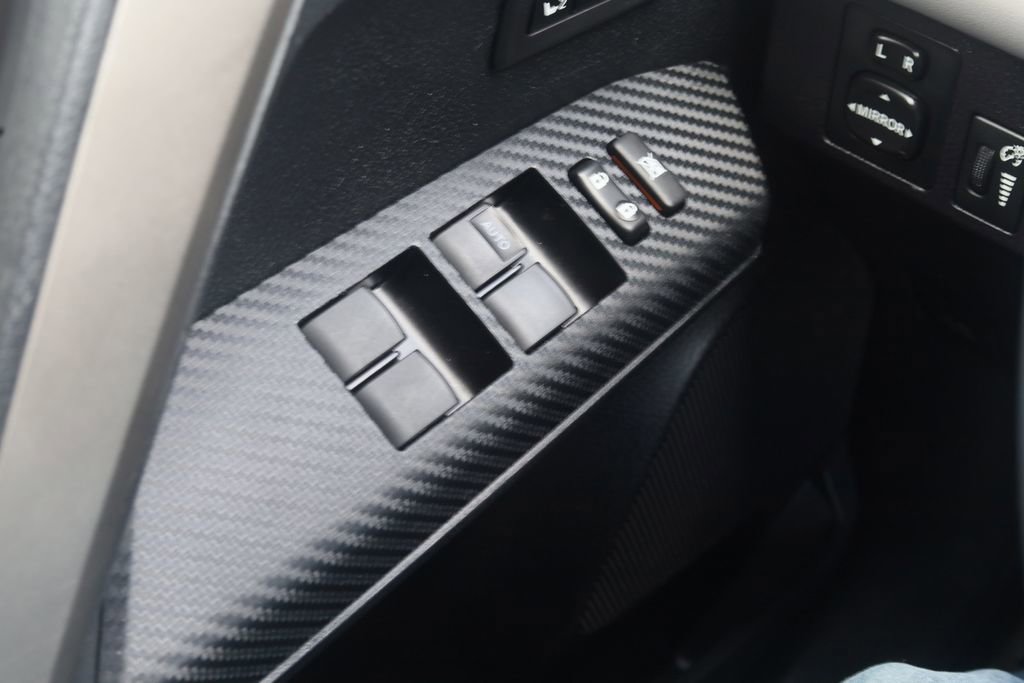 Used 2015 Toyota RAV4 Limited image 15