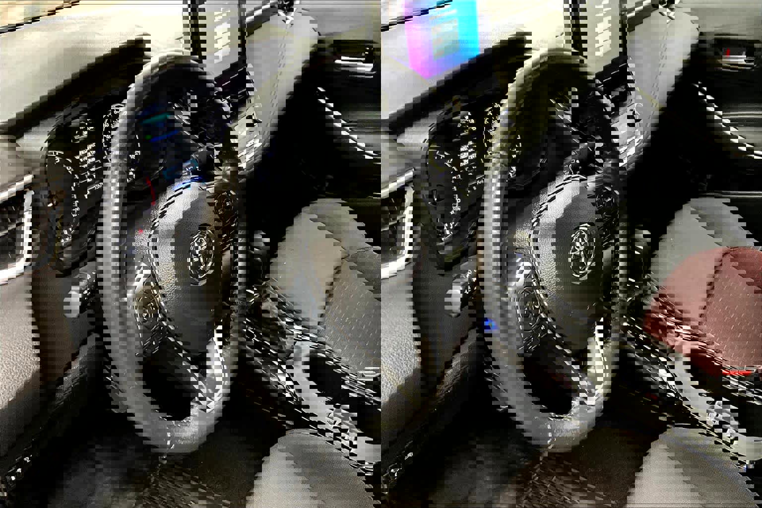 Certified 2024 Toyota Corolla Sedan w/ SE Convenience Package image 16