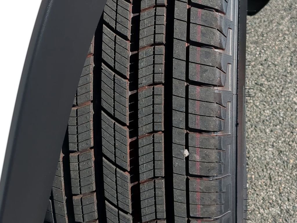 New 2026 Jeep Grand Cherokee Altitude image 12