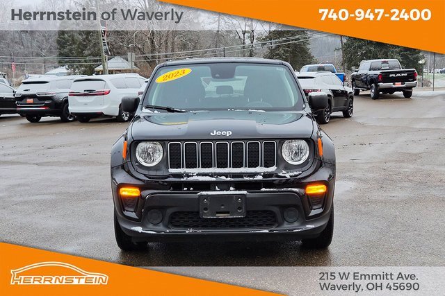 Used 2023 Jeep Renegade Latitude image 2