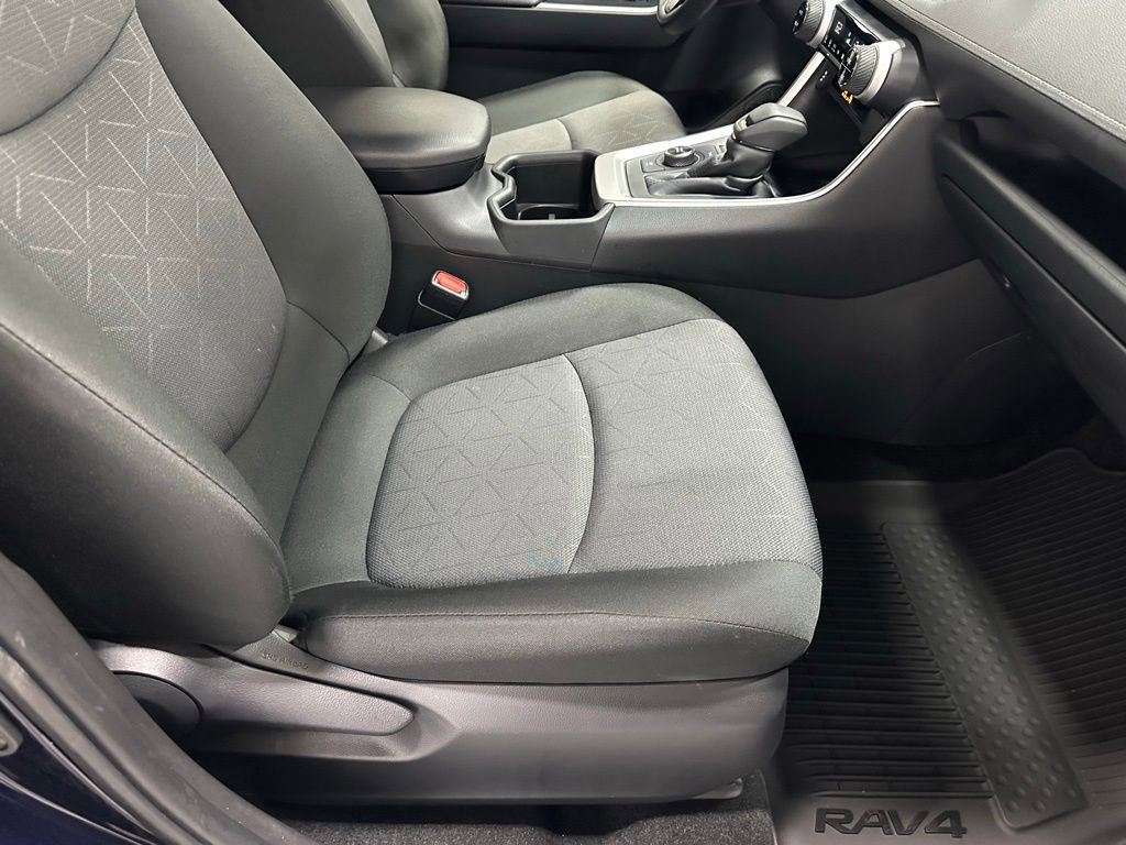 Used 2025 Toyota RAV4 XLE AWD/4WD image 57