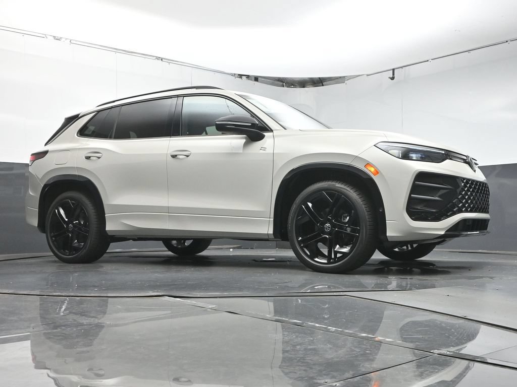 New 2026 Volkswagen Tiguan SE R-Line FWD image 32