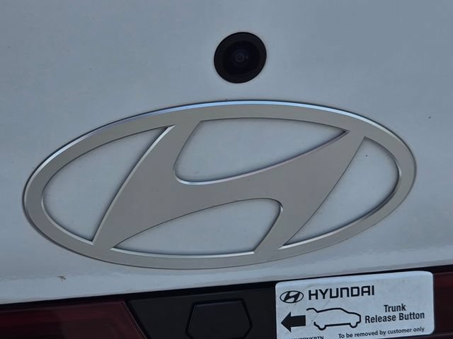 Used 2025 Hyundai Elantra SEL FWD image 17