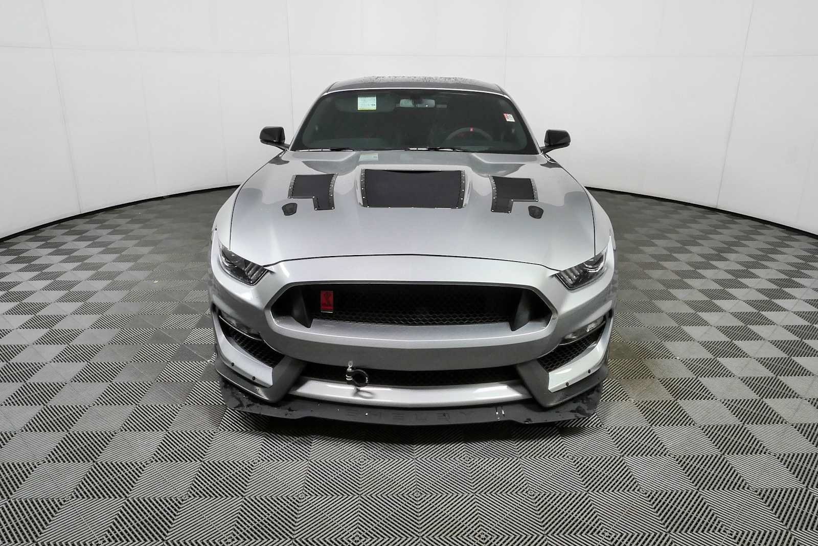 Used 2020 Ford Mustang Shelby GT350R w/ GT350R Equipment Group 920A RWD image 31