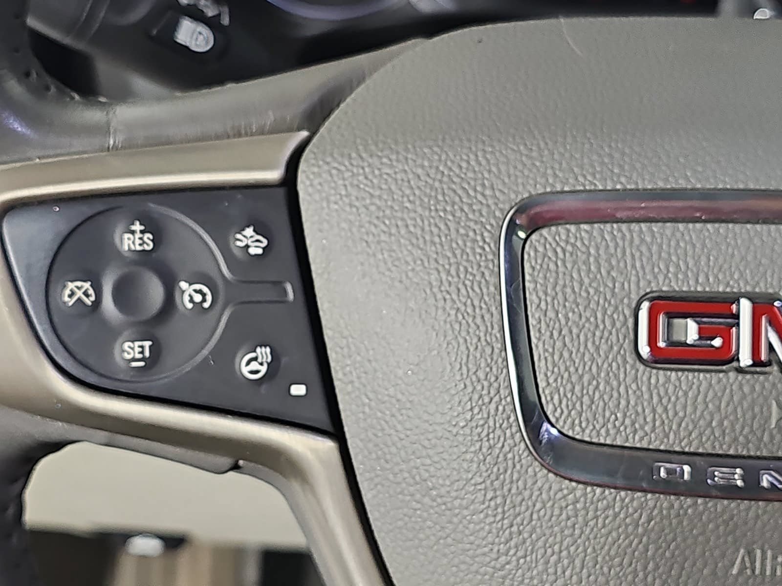 Used 2018 GMC Terrain Denali w/ Advanced Safety Package FWD image 14