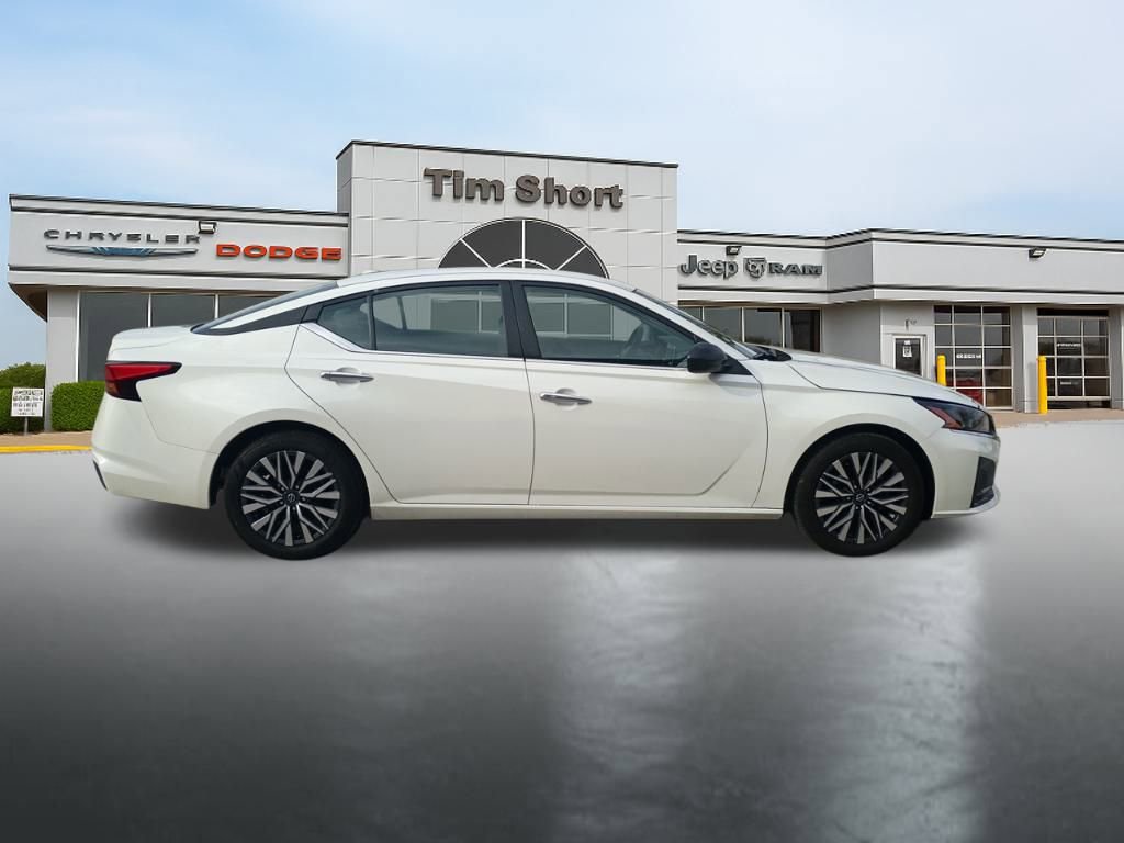 Used 2024 Nissan Altima 2.5 SV image 6