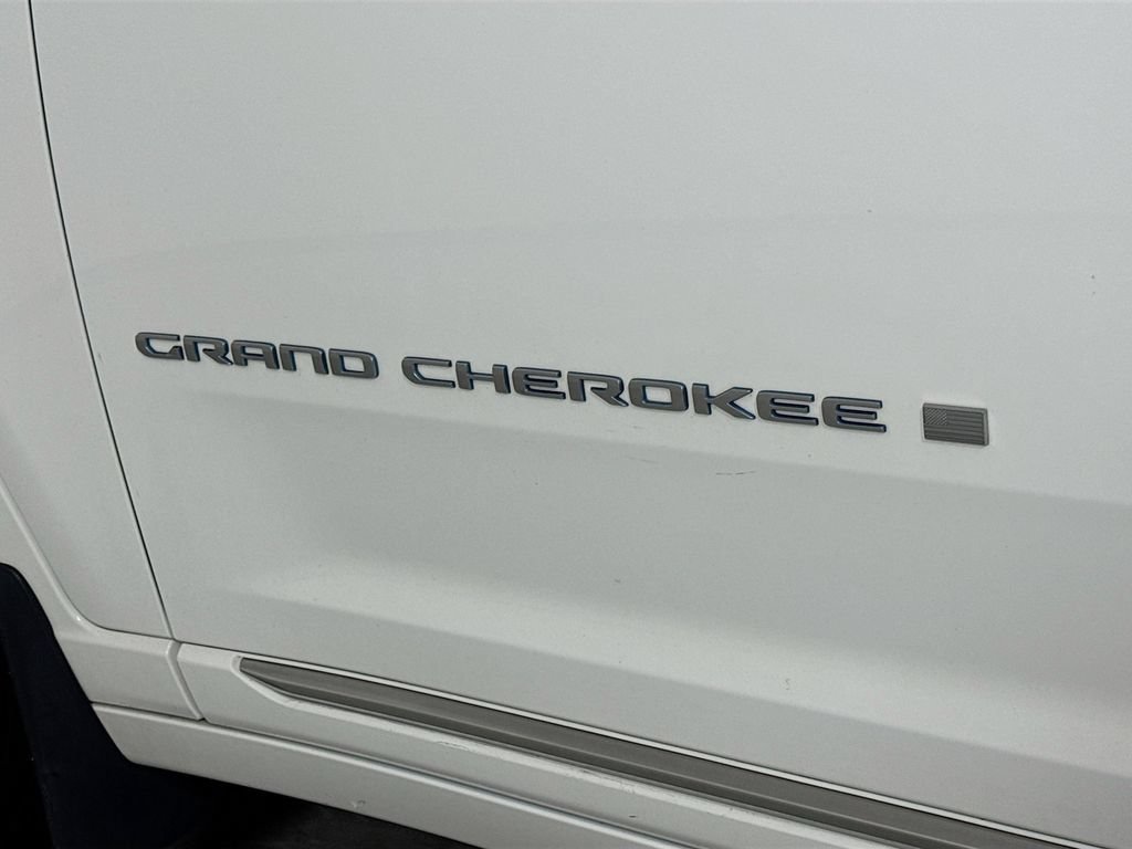 Used 2022 Jeep Grand Cherokee Summit AWD/4WD image 8