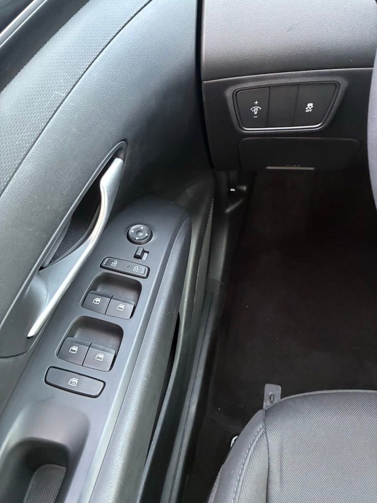 Used 2023 Hyundai Tucson SE image 23