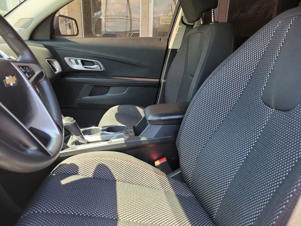 Used 2017 Chevrolet Equinox LT FWD image 18