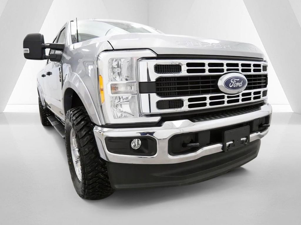 Used 2023 Ford F350 XLT image 40