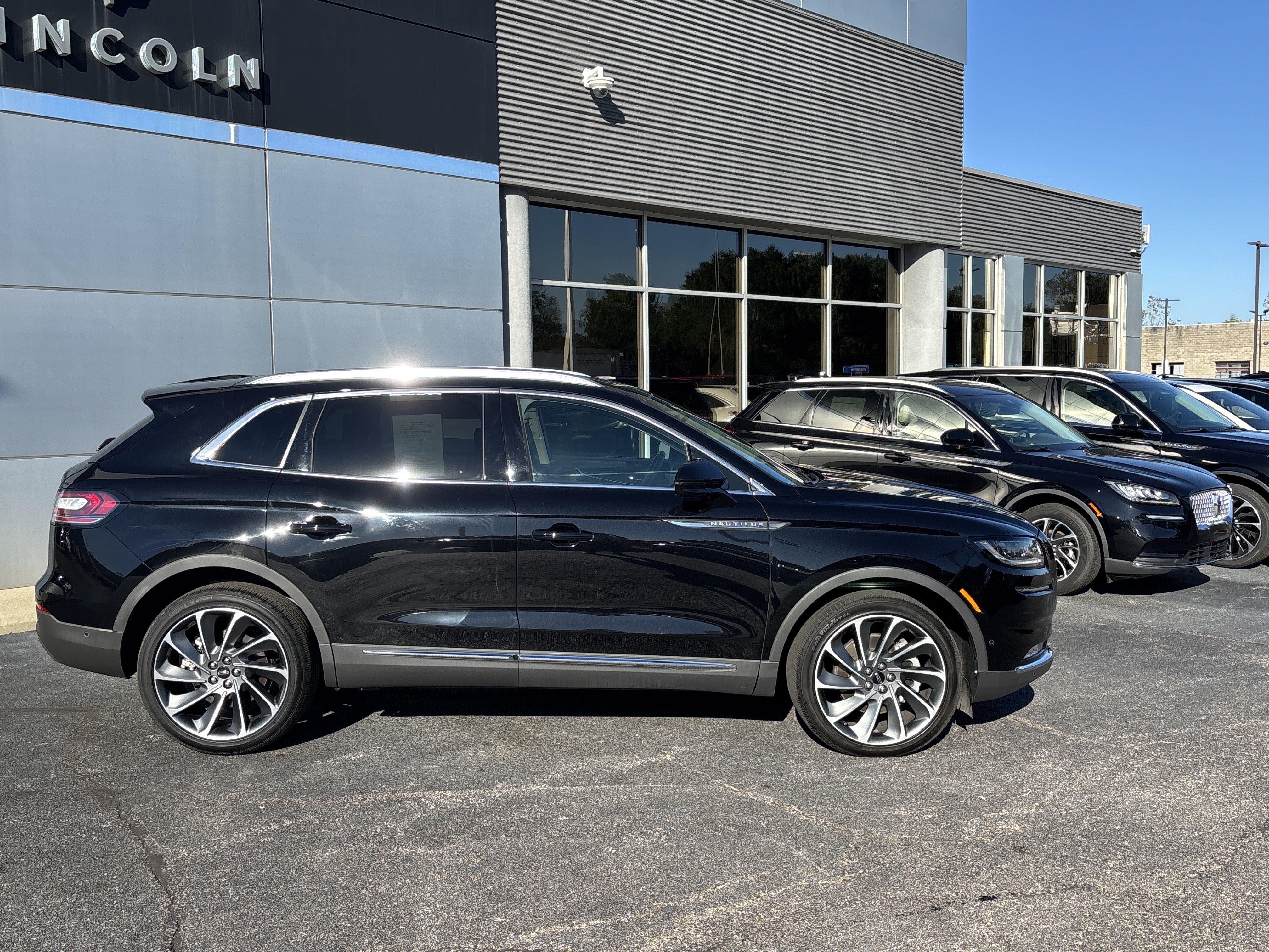 Certified 2023 Lincoln Nautilus Reserve w/ Equipment Group 202A AWD/4WD image 5