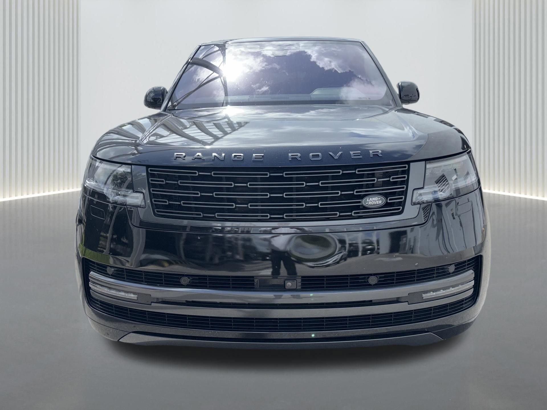 Used 2023 Land Rover Range Rover SE image 1